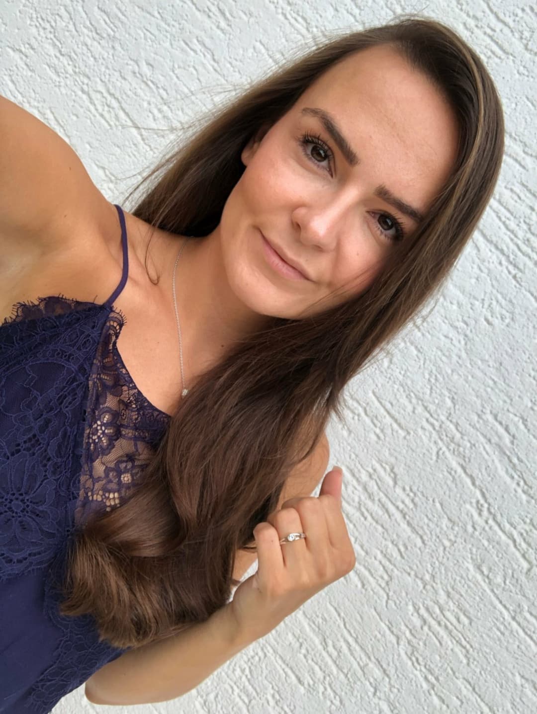 Click to view full size Simone is a horny slutmom ??