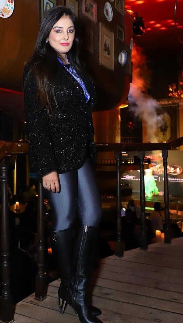 Rich Indian milf pooja my moms sister