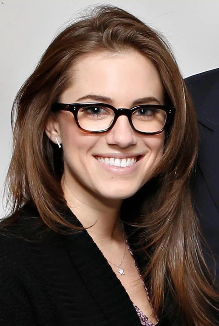 Sexy eyed celeb Allison Williams is a natural beauty Her petite slutty body is perfect jerk material