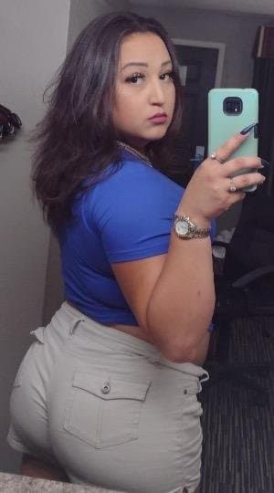 iPhone repair guys are lucky . 32 year old single milf mom Latina *REAL* camera roll