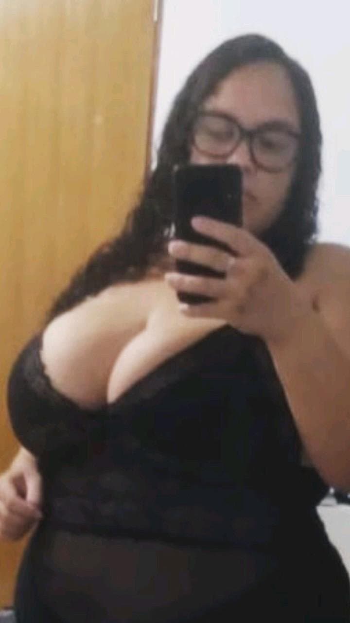 Click to view full size Novinha peituda e rabuda