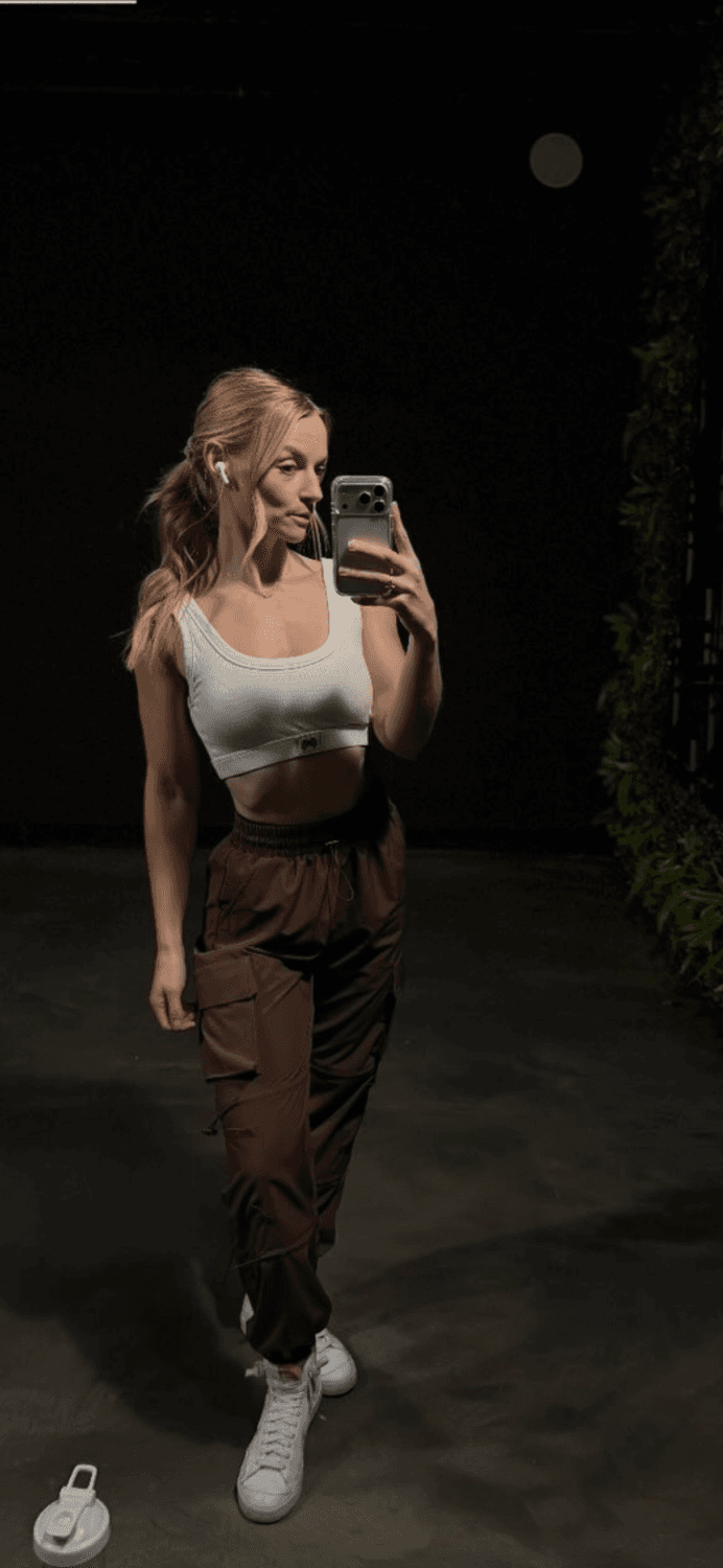 Gym girl let some buff bodybuilder bend her over in locker room. Big ass clapping back on his cock