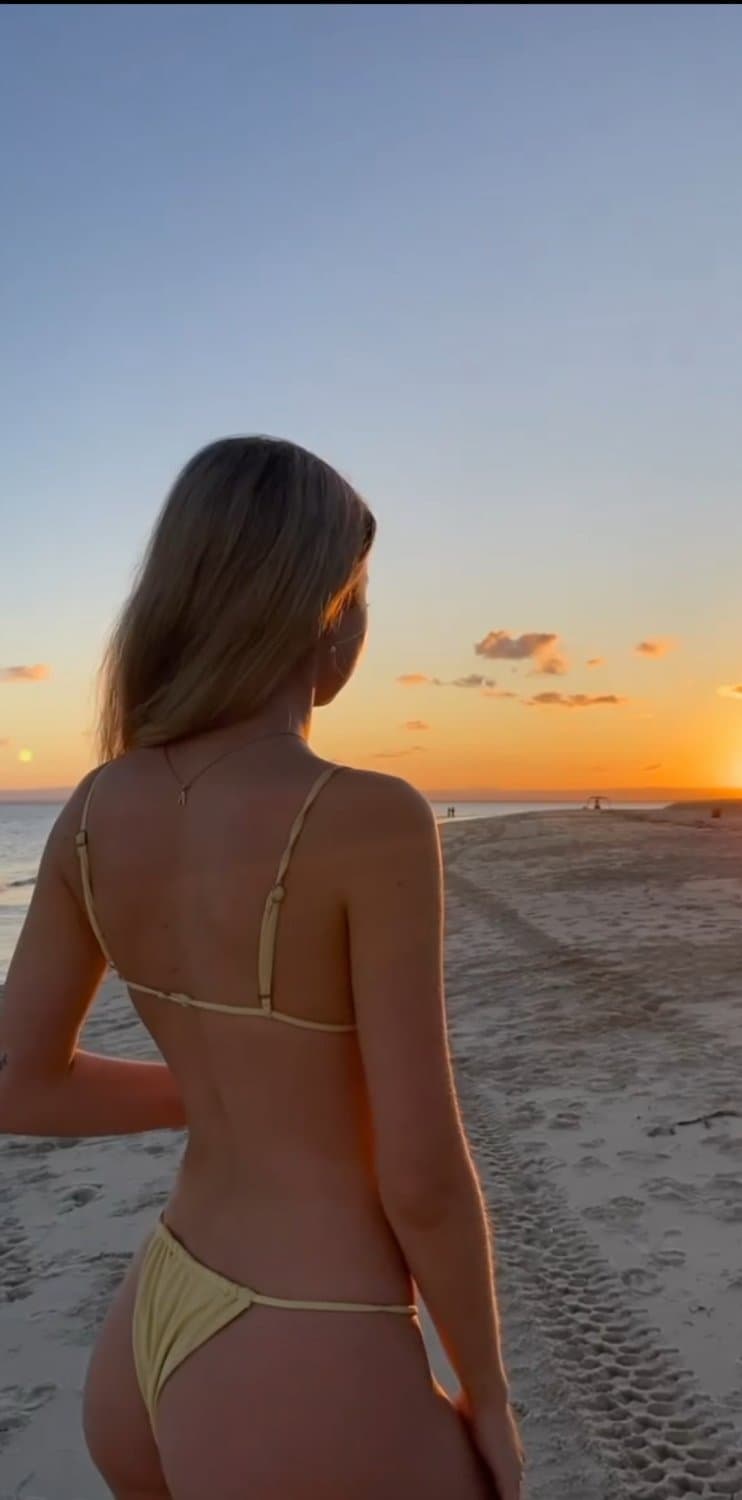 Huge irl risk kik throw333j4j if u find her name or ig and get a reward