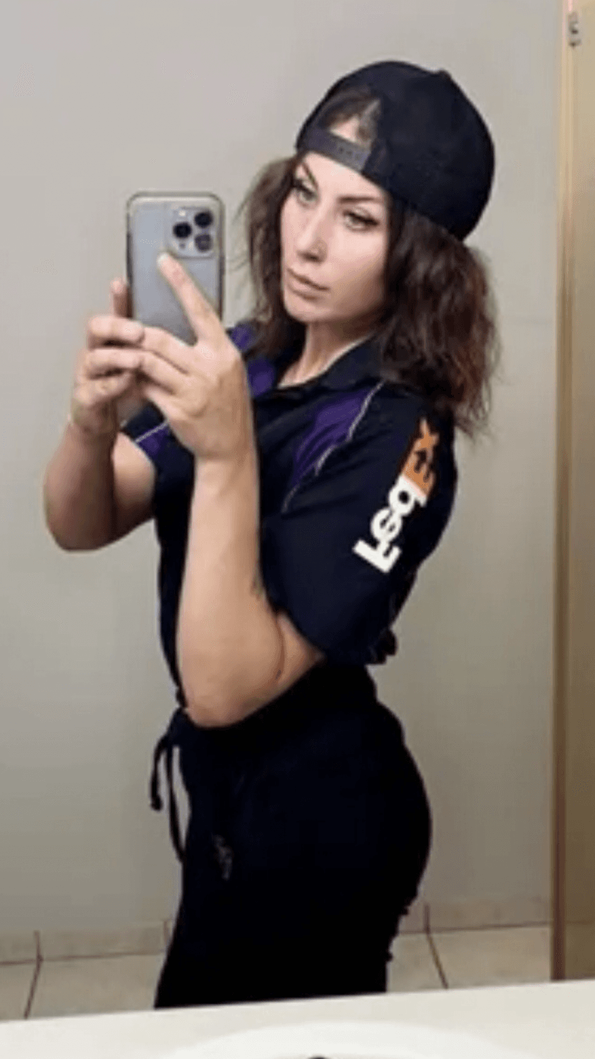 Delivery driver makes herself useful. Give her a back door delivery