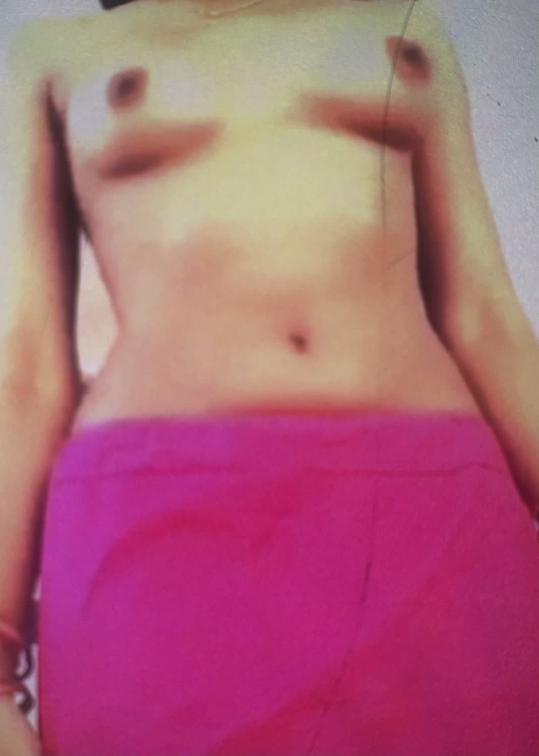 Desi hot girl showing ?