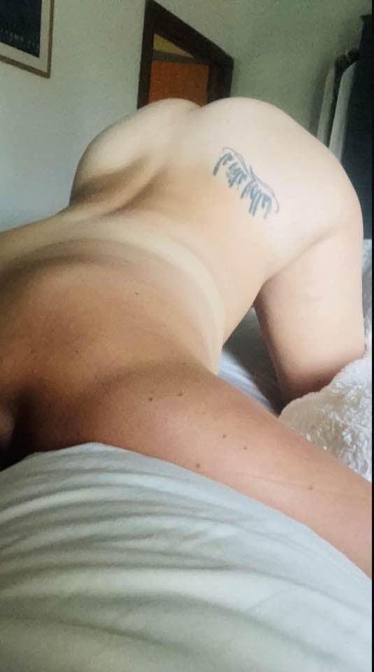 Click to view full size Iowa slut Allison. Hit up her bull. Kik in comments