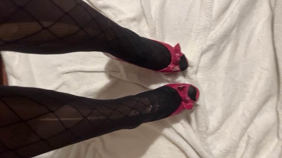 Click to view full size New scottish sissy Jess is only 22 and knows shes a sissy slut