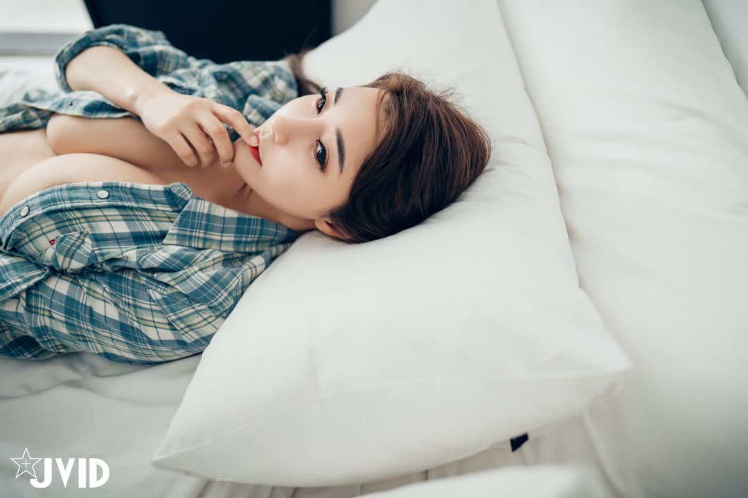 Lele樂樂 – JVID ‘Body Swap Camera’