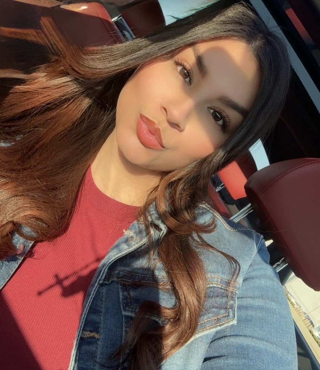 Romeoville IL baddie Kari Rodriguez with a fat ass