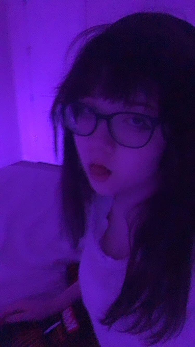 nerdy chubby glasses girl