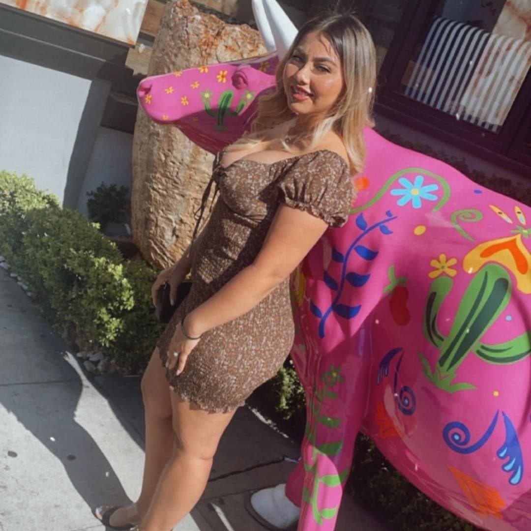 Latina milf with small waist big hips