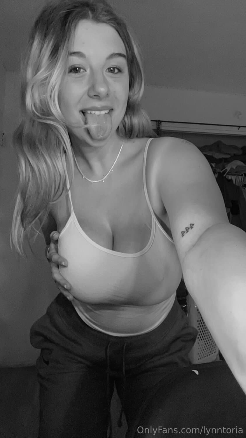 Big tit white teen solo dildo blowjob titjob fuck amateur leak - Lynntoria (Evelyn Jegier)