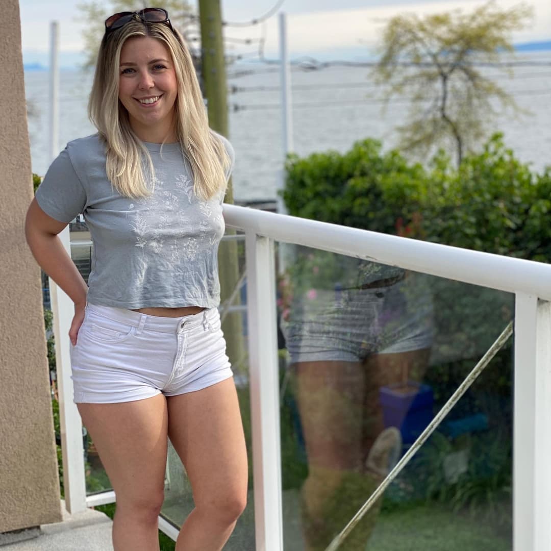 White girl left her boyfriend for a black cock