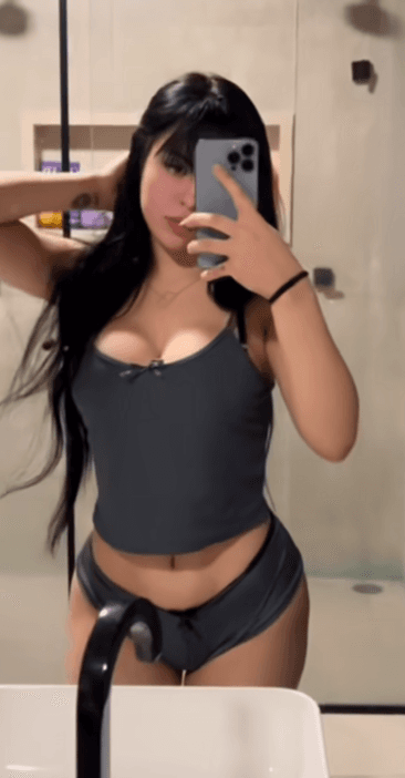 Bella Angel puta gostosa igual a irmã