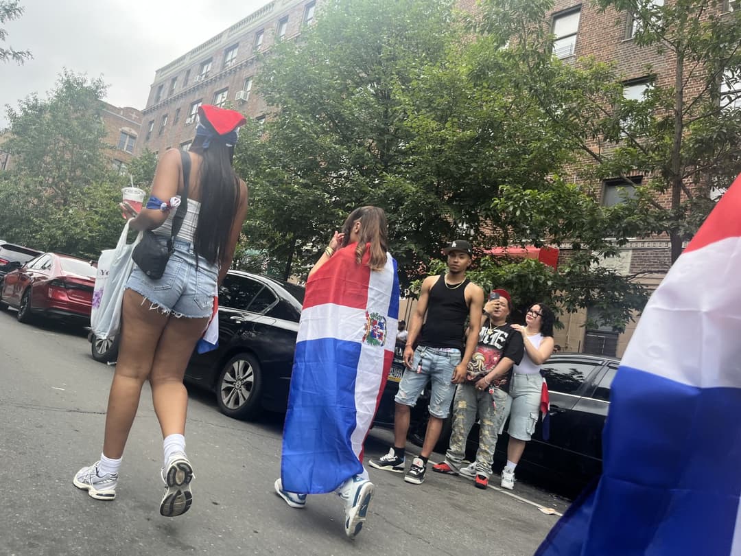 Click to view full size Thick ass latina walking in booty shorts candid