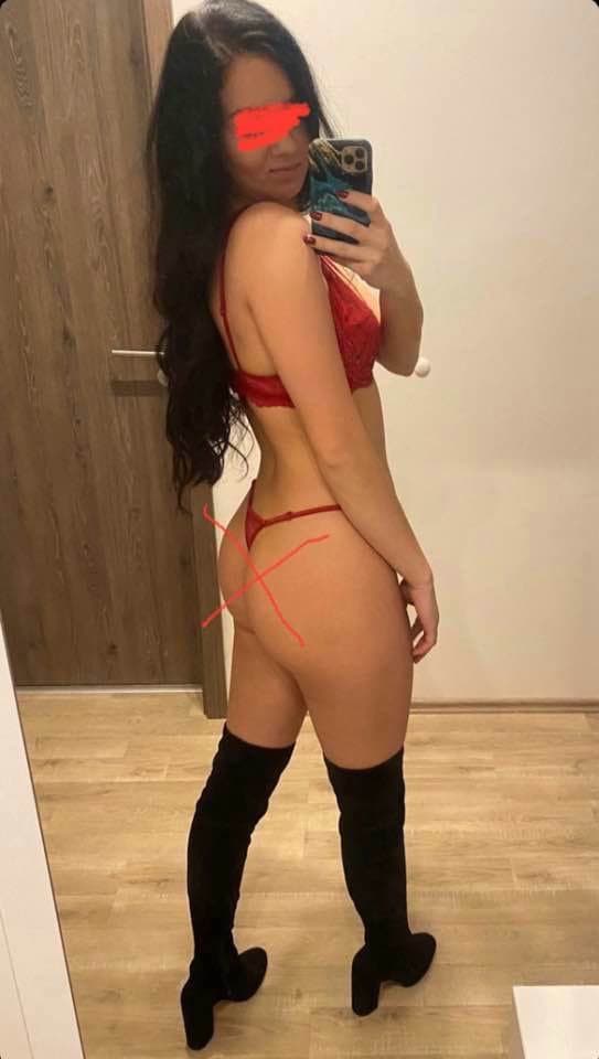 At least she’s censored ? slut still going to make you hard. Dm or kik lettuceseeher for same