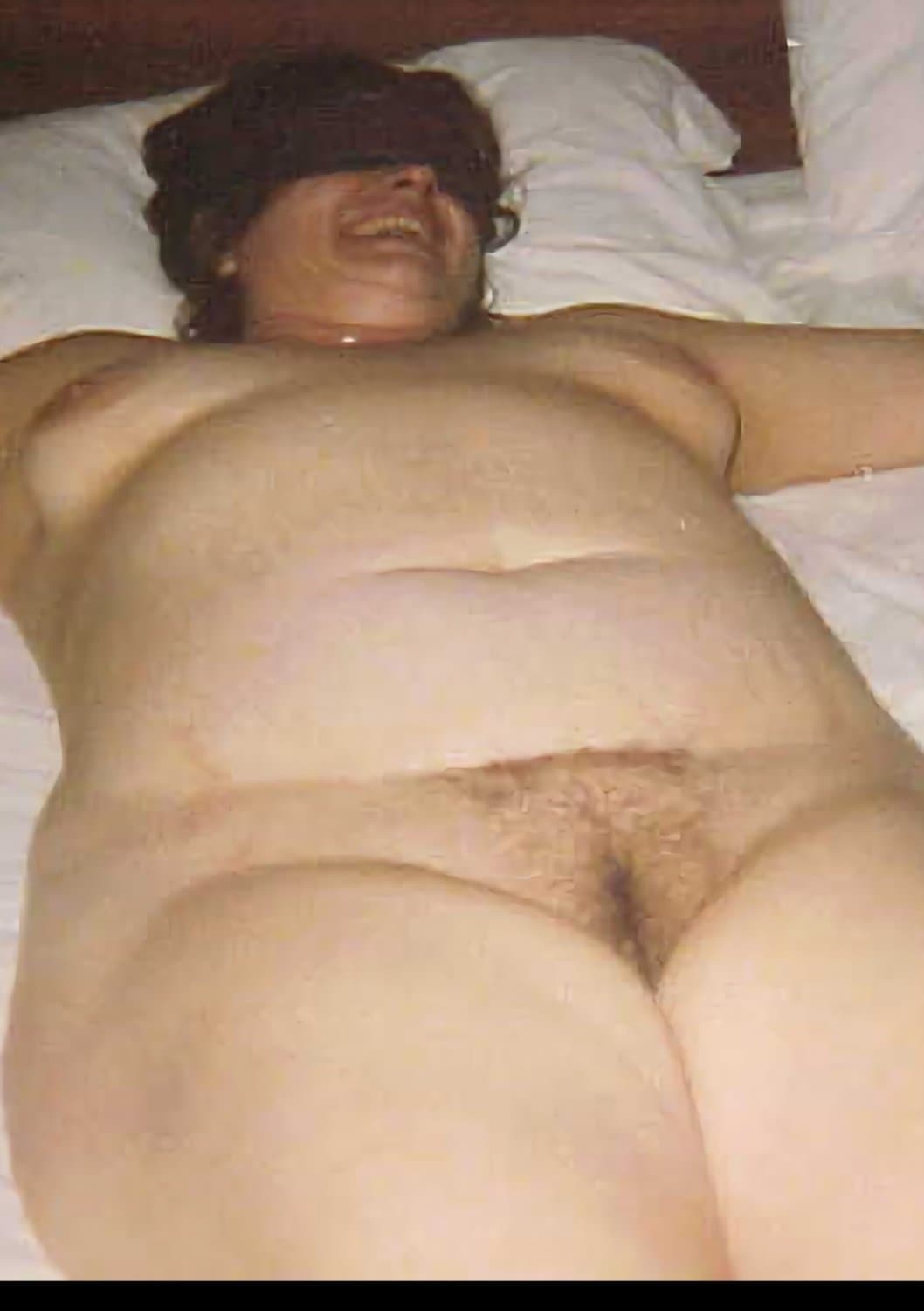 Lynne - Cute, Cuddly & Wants To Be Seen..!!     (er)