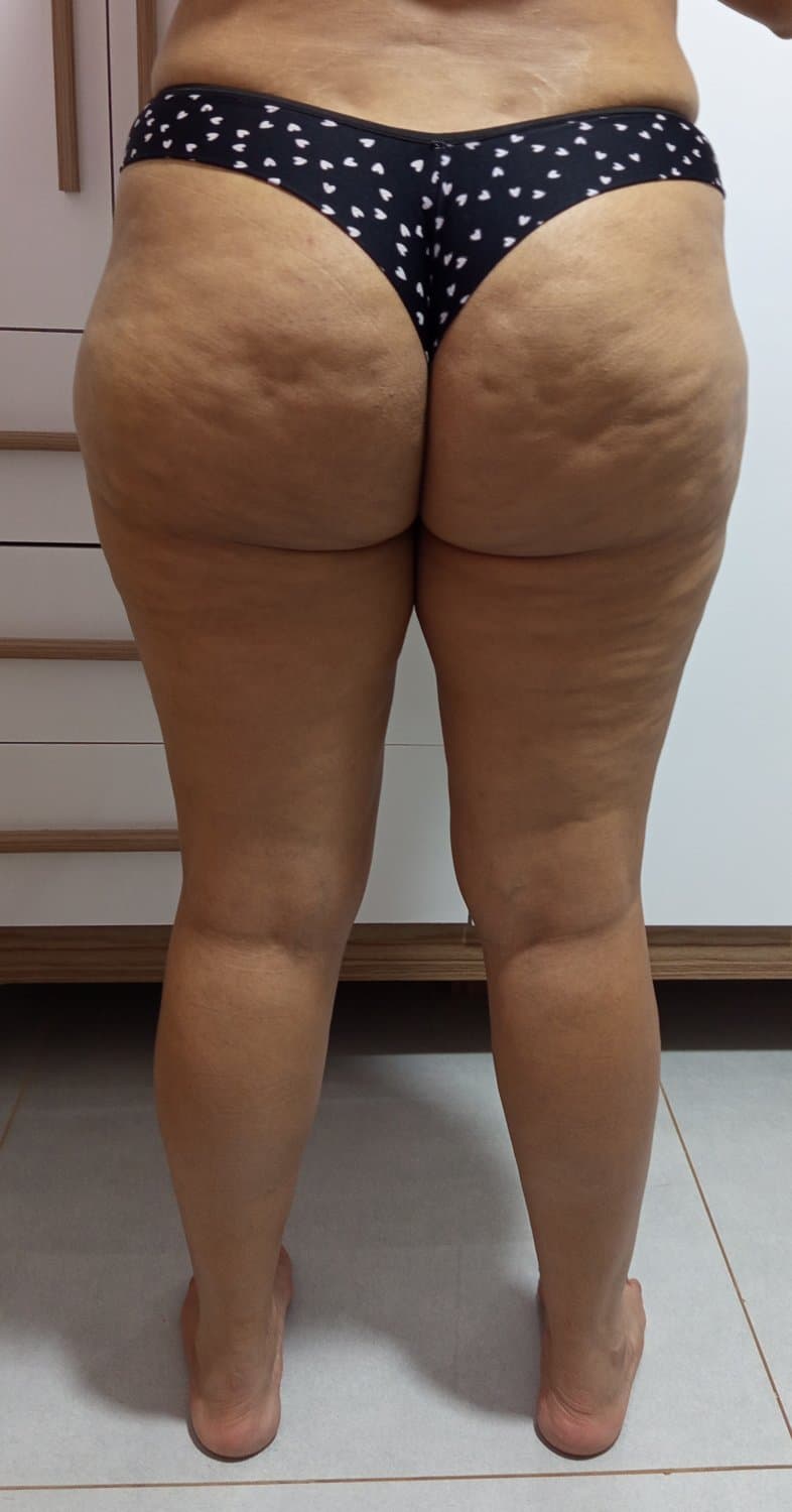 Calcinha nova na bundona da esposa