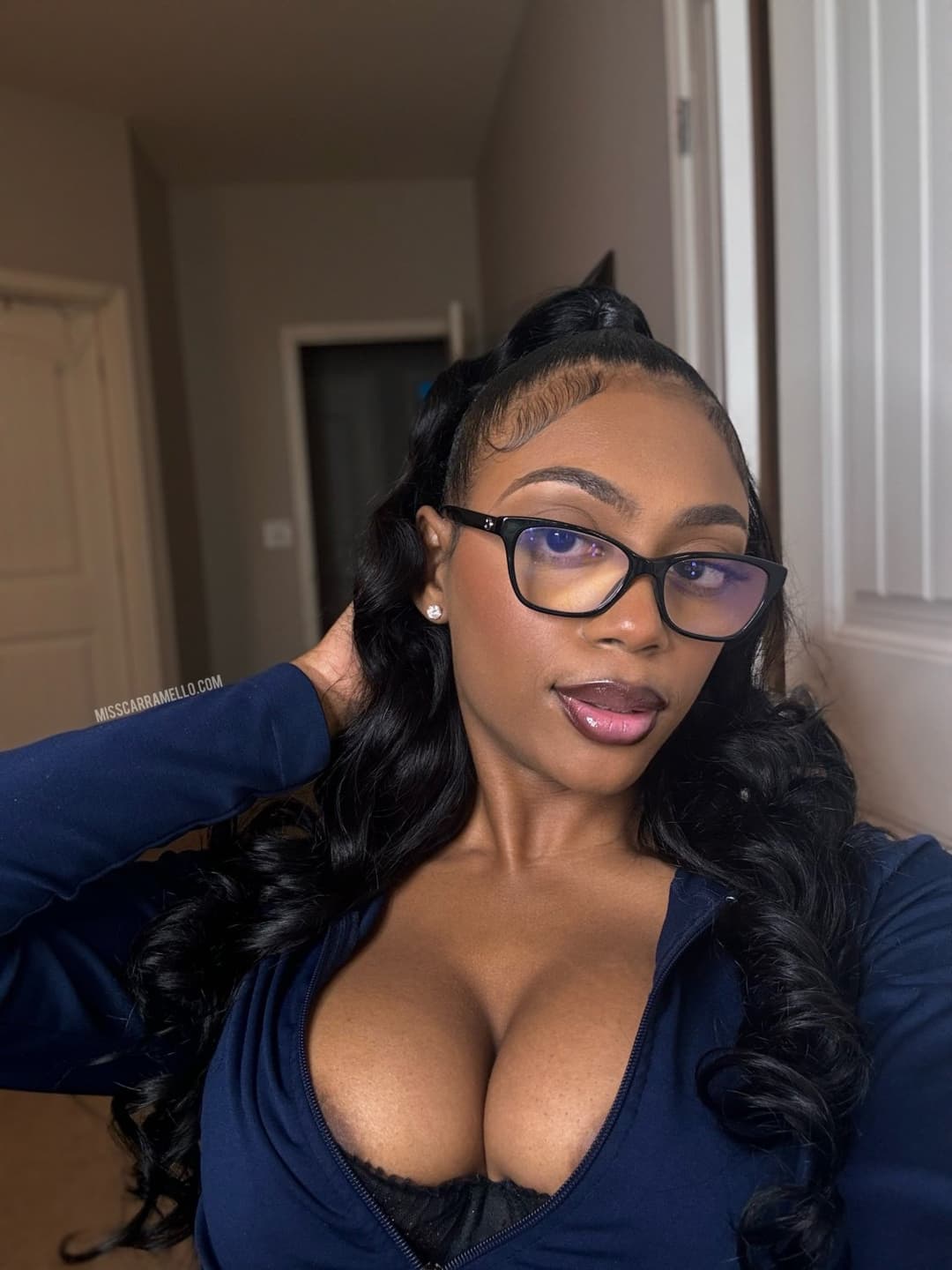 Sexy busty ebony ?