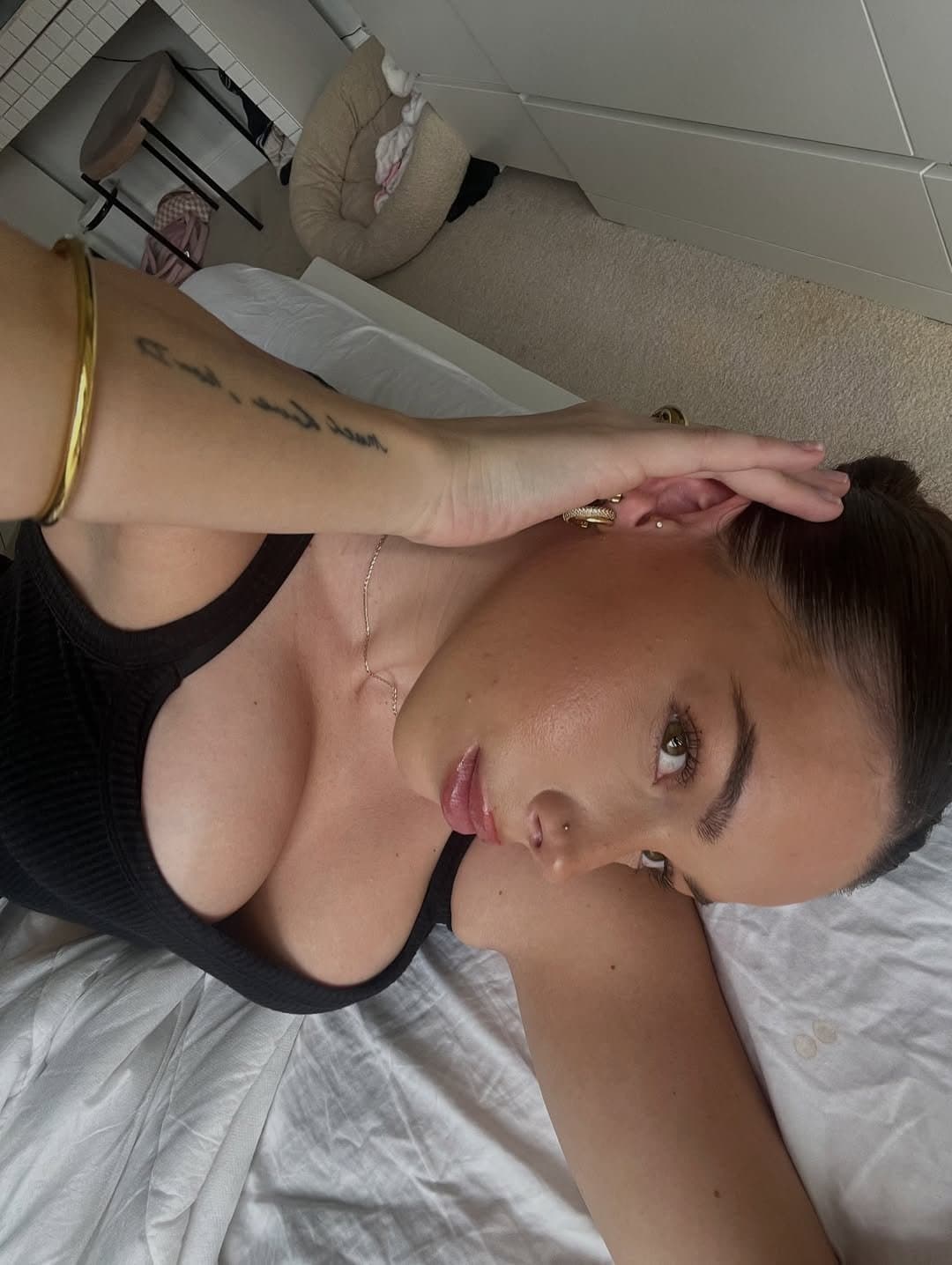 22 yo IRL mom: Hottest IRL gym milf ever! (Part 1) - Please REPOST if you like!