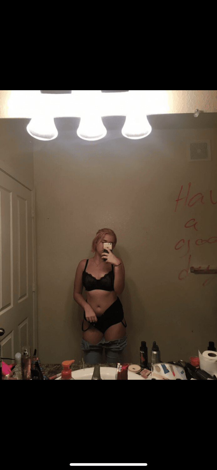 Discord slut didn’t realize she posted her nudes in a public channel