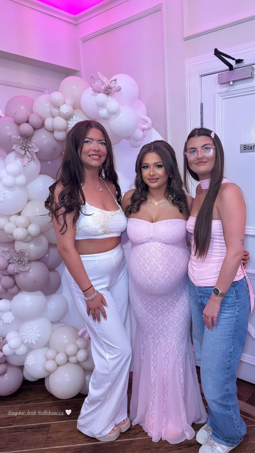 Pregnant teen Hannah big tits 2