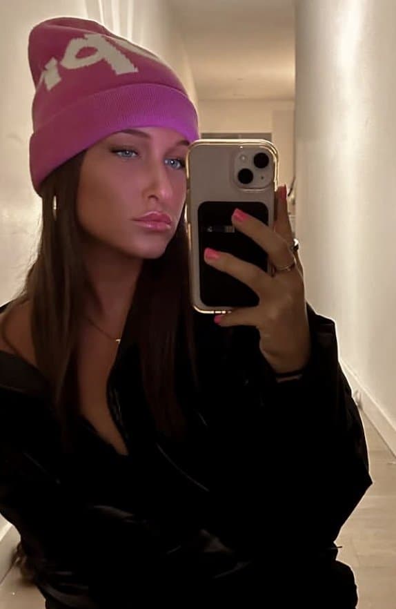 Smoking hot sorority bimbo babe is STACKED