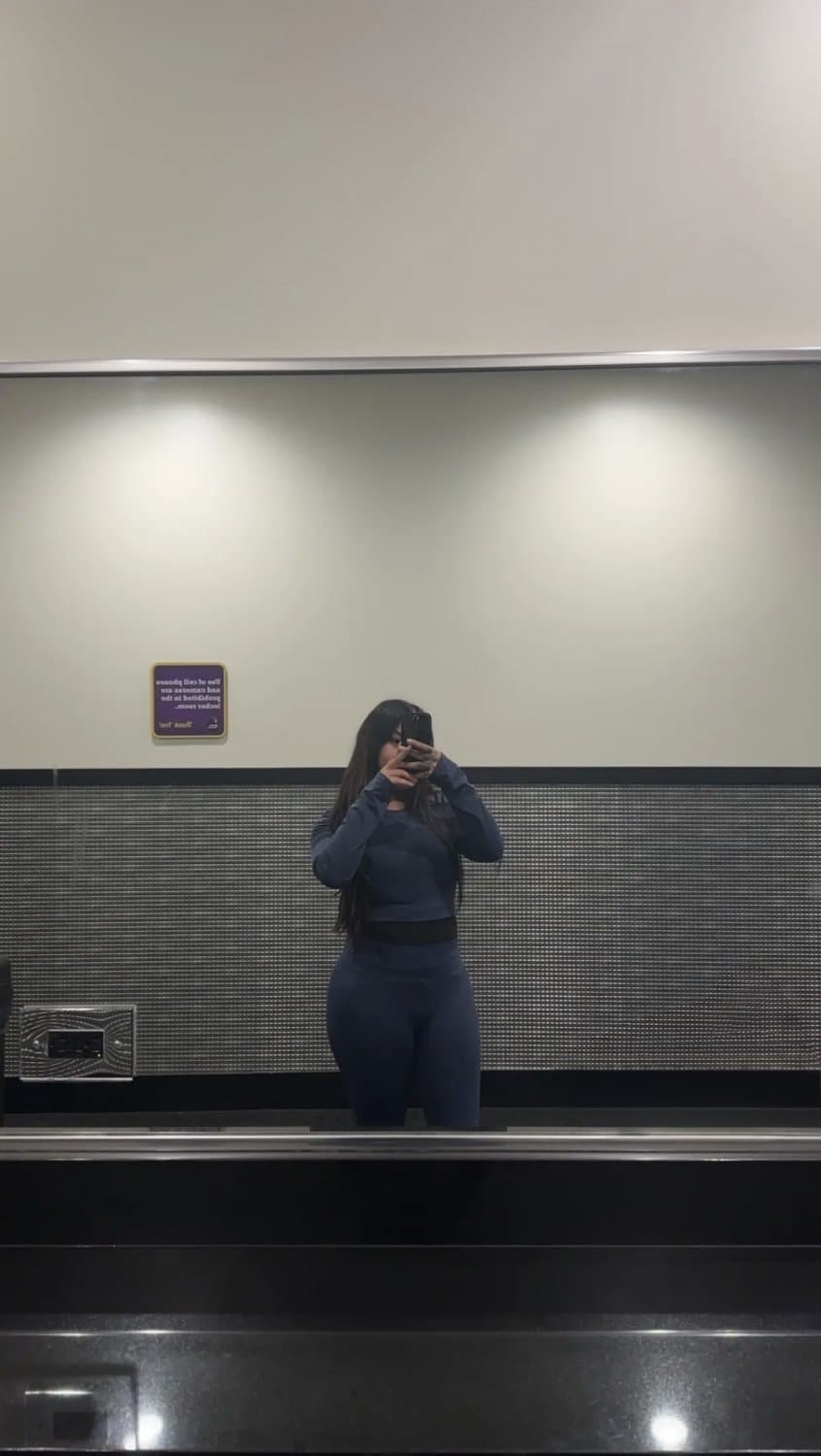 She used to fuck for weed lol 23 year old slut is a single mom from Chicago. I miss her footjobs