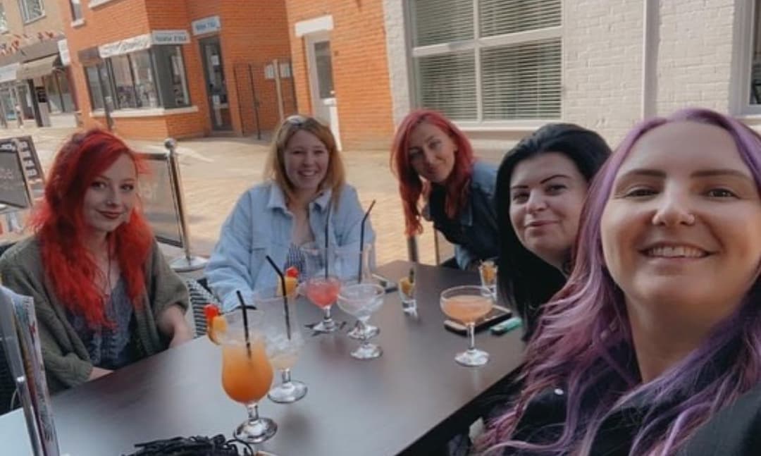 Choose 1! L ➡️ R Alysha, Sammie, Ellen, Emily & Abbie