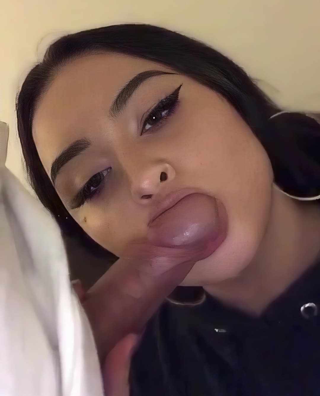 Morenas latinas chupando na piça