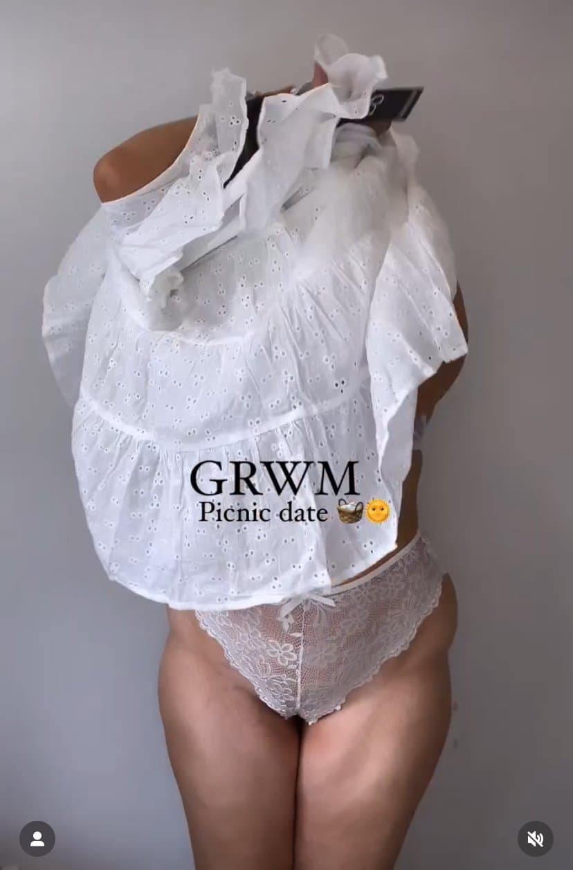 British influencer Rachel showing off her mum bod in lingerie and swimwear