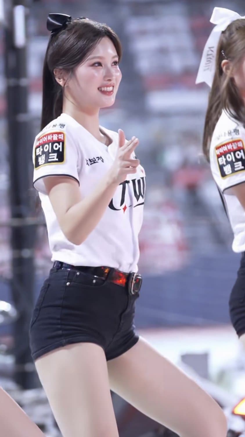 Korean cheerleader Kim Jung Won