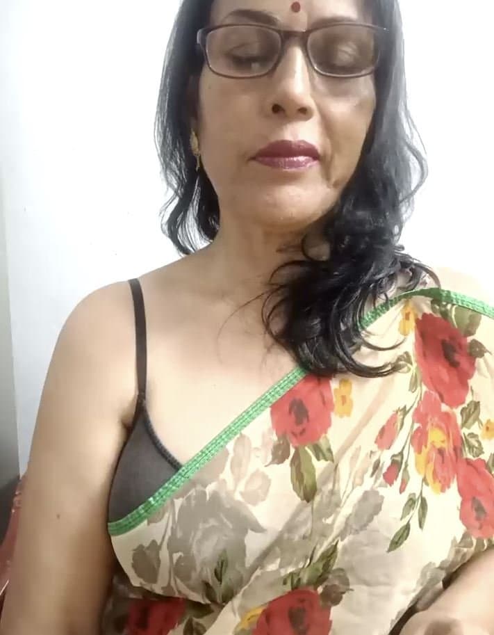 Desi Indian Mature Aunty Ammala from Chennai