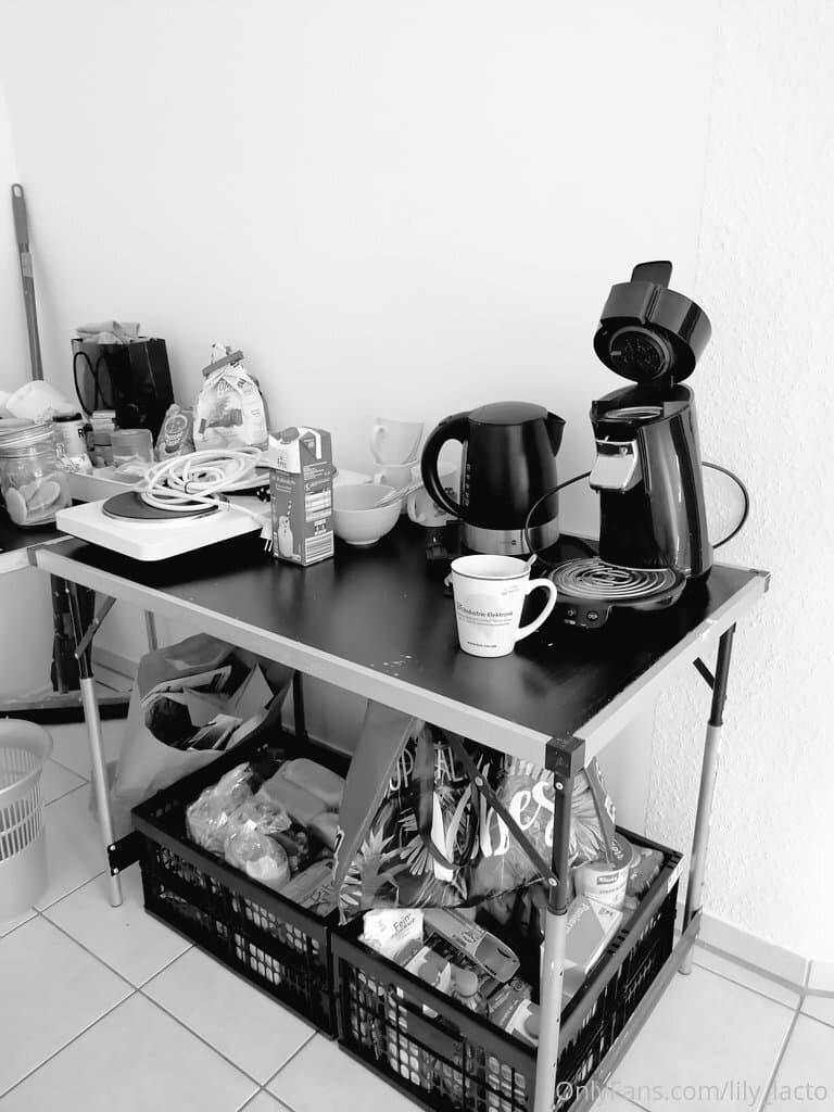 HUGE lactating tits on beautiful cammer model - Lily_lacto