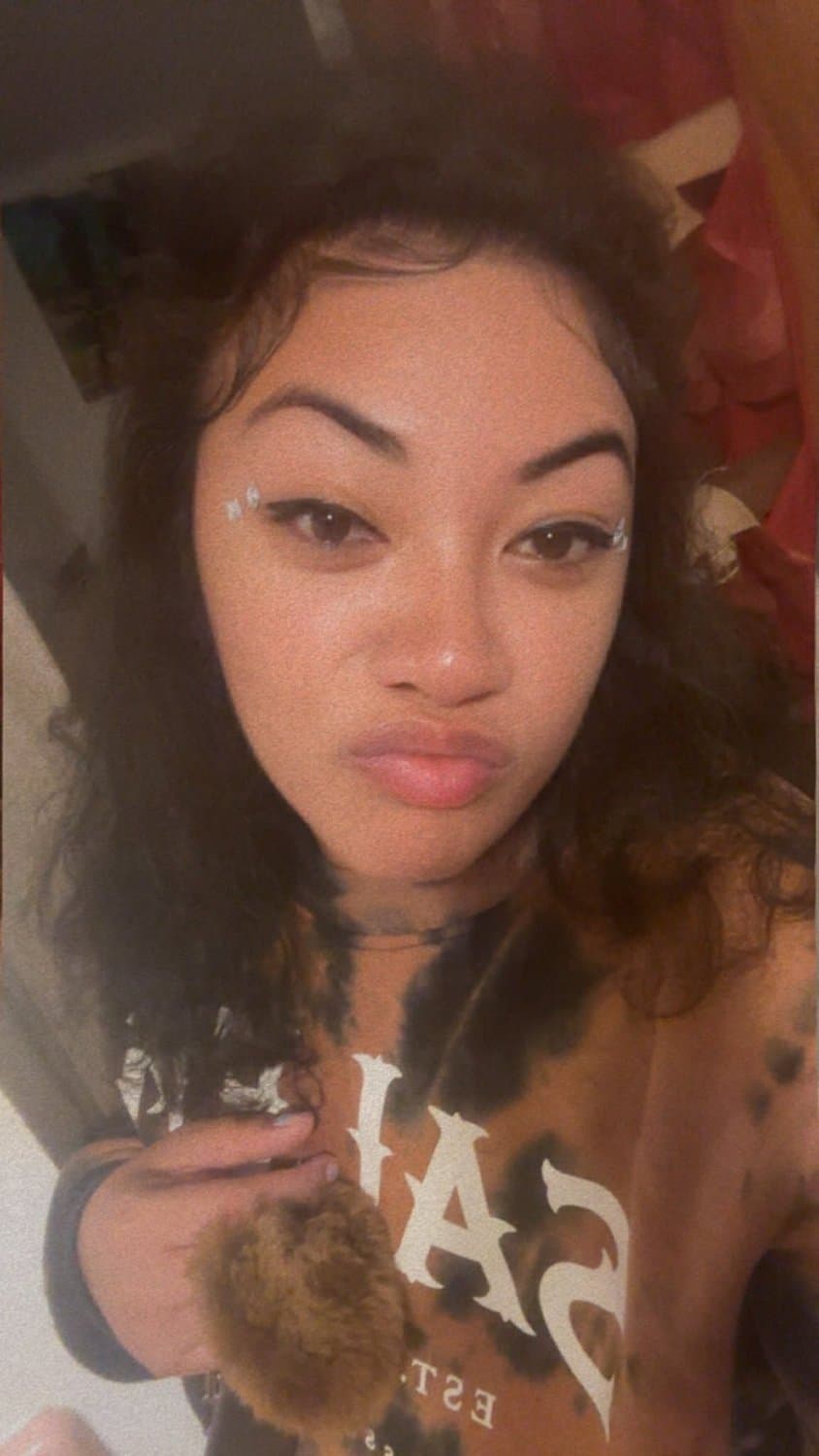 Pretty Polynesian feet