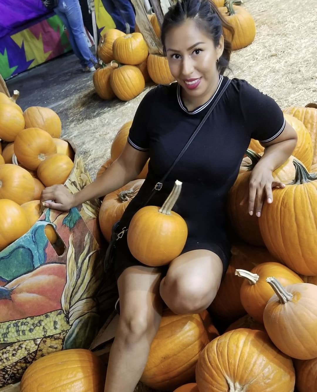 Click to view full size Creampie or pull out on this Latina slut milf