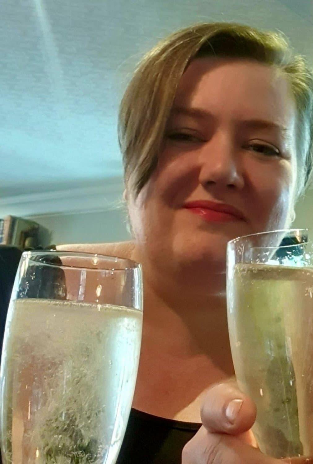 Toni loves being a webslut. Send her a message letting her know what you think.