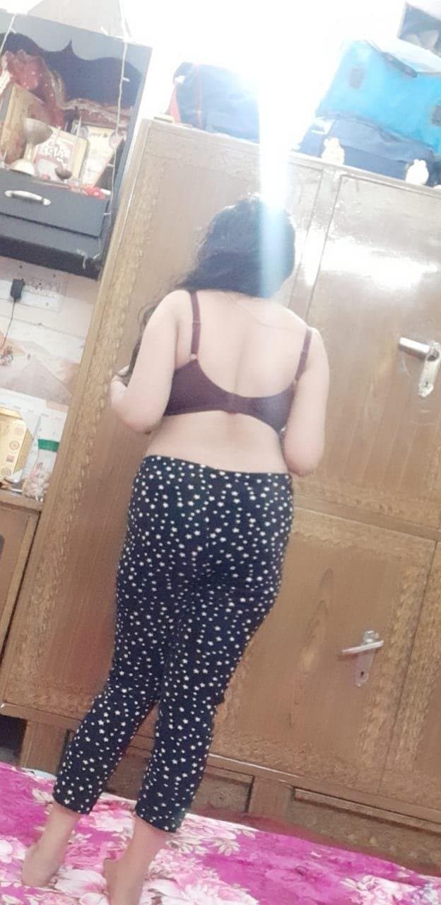 Busty Desi Girl Has Huge Melons