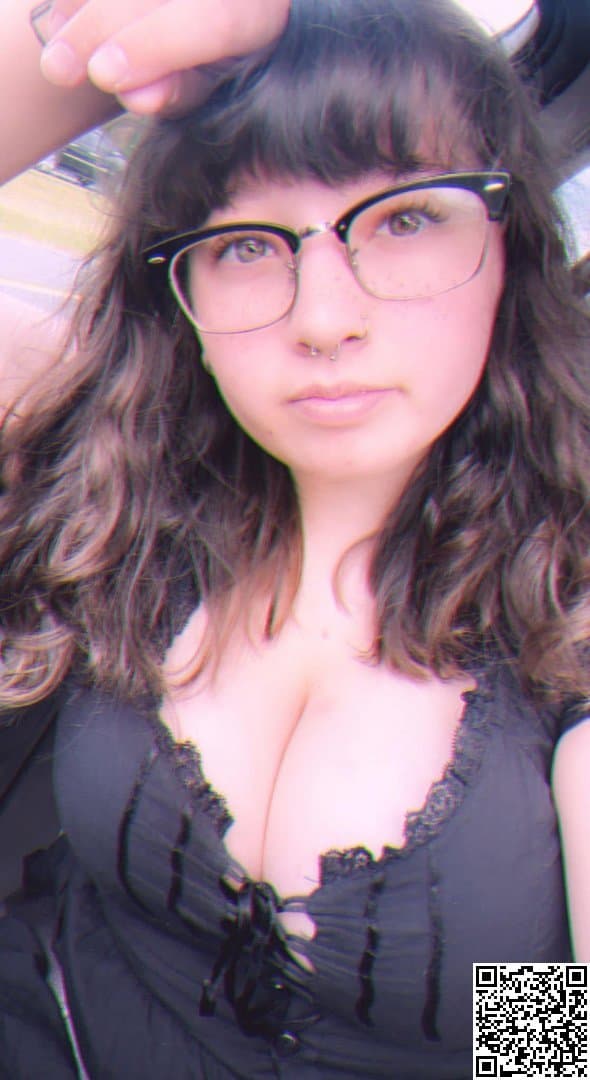 Kaylee - 23yo Big Tits (Non-nude)