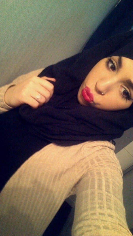 Pretty syrian muslim hijab girl