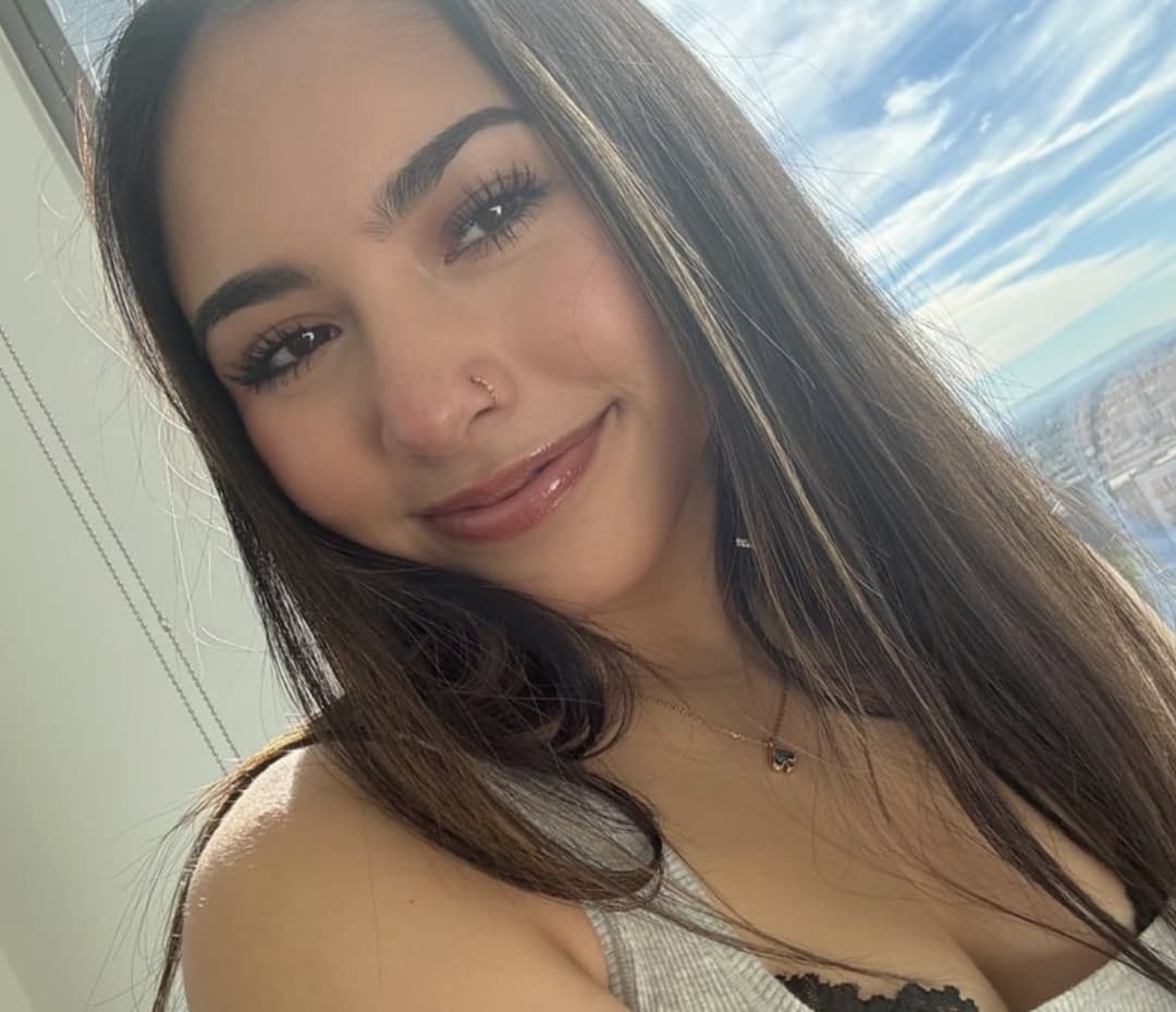 College slut sister alexa submitted, dm me to share your slut