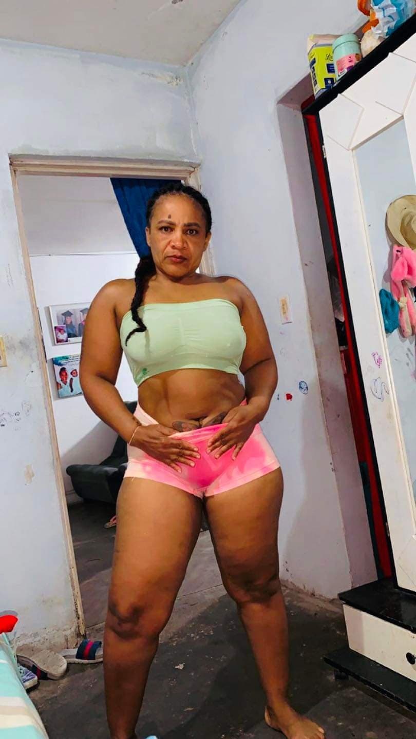 Madura gorda morena muy cachonda sabe lo qe tiene de rico