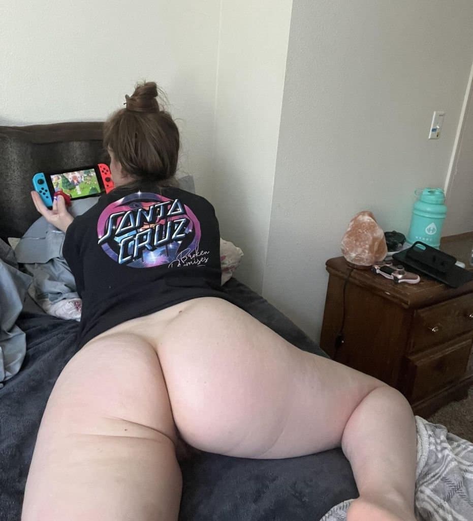 Click to view full size nude on the computer