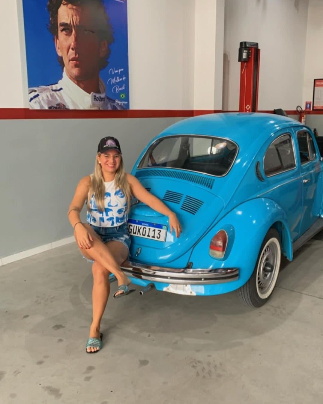 Marido da Rafinha fala que todos bate punheta para ela olha a risadinha dela que saber disso também