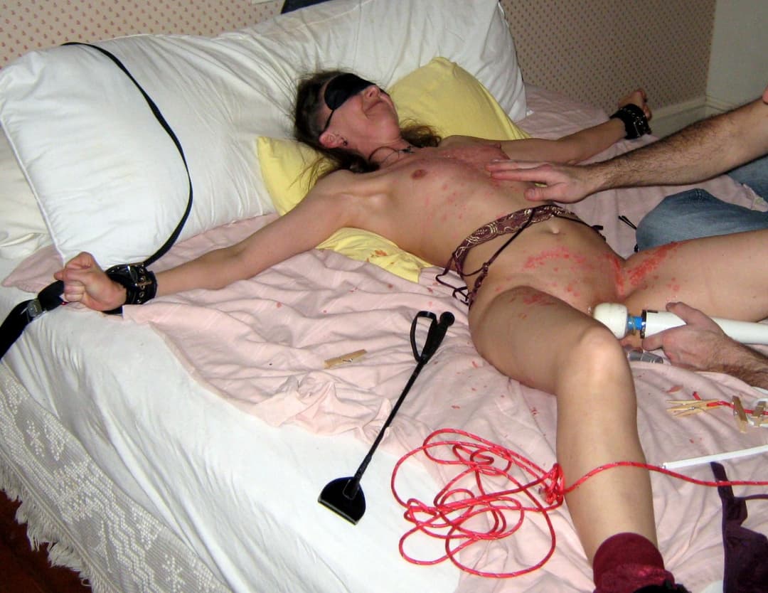 Slut Julie B - BDSM and Orgasms