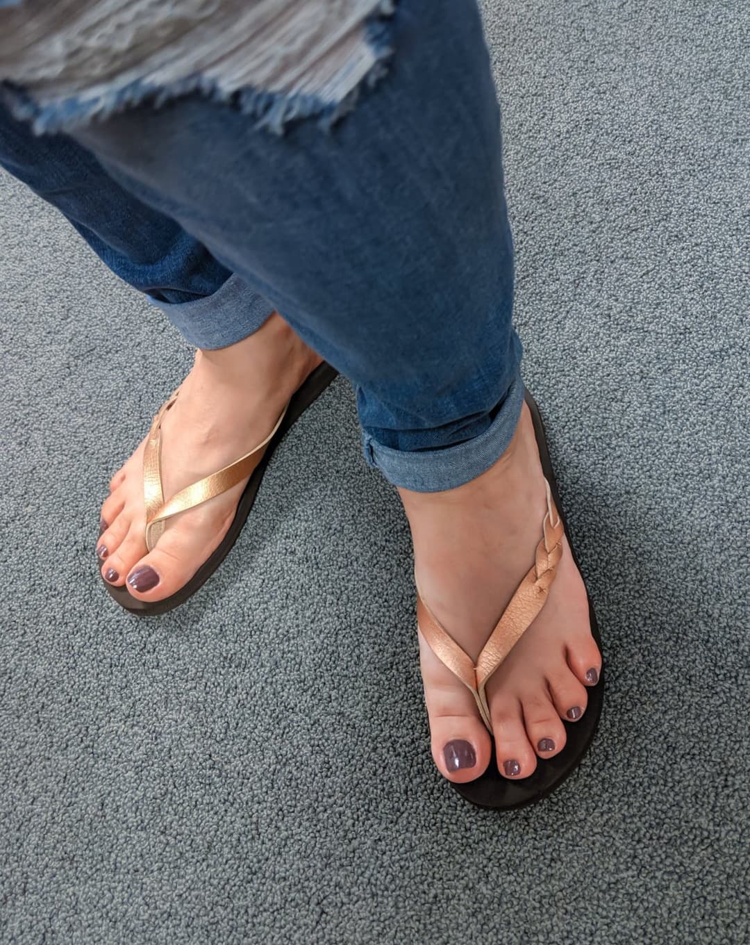 Moms friend in flip flops