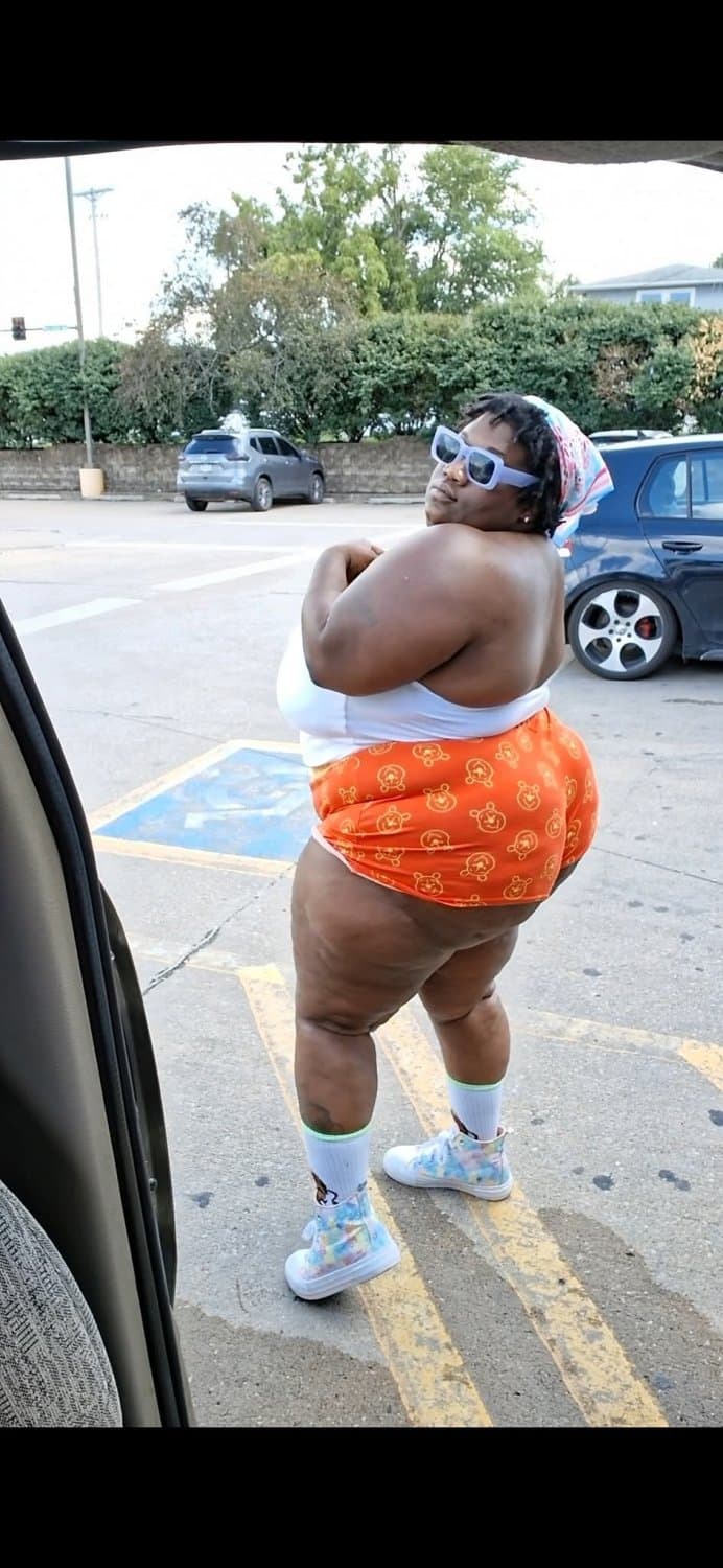 HUGE THICK MEGA EBONY BBW BUG OLE JUICY ASS BOOTY