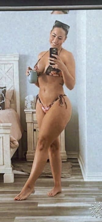 Click to view full size Texas TikTok milf Robyn fields