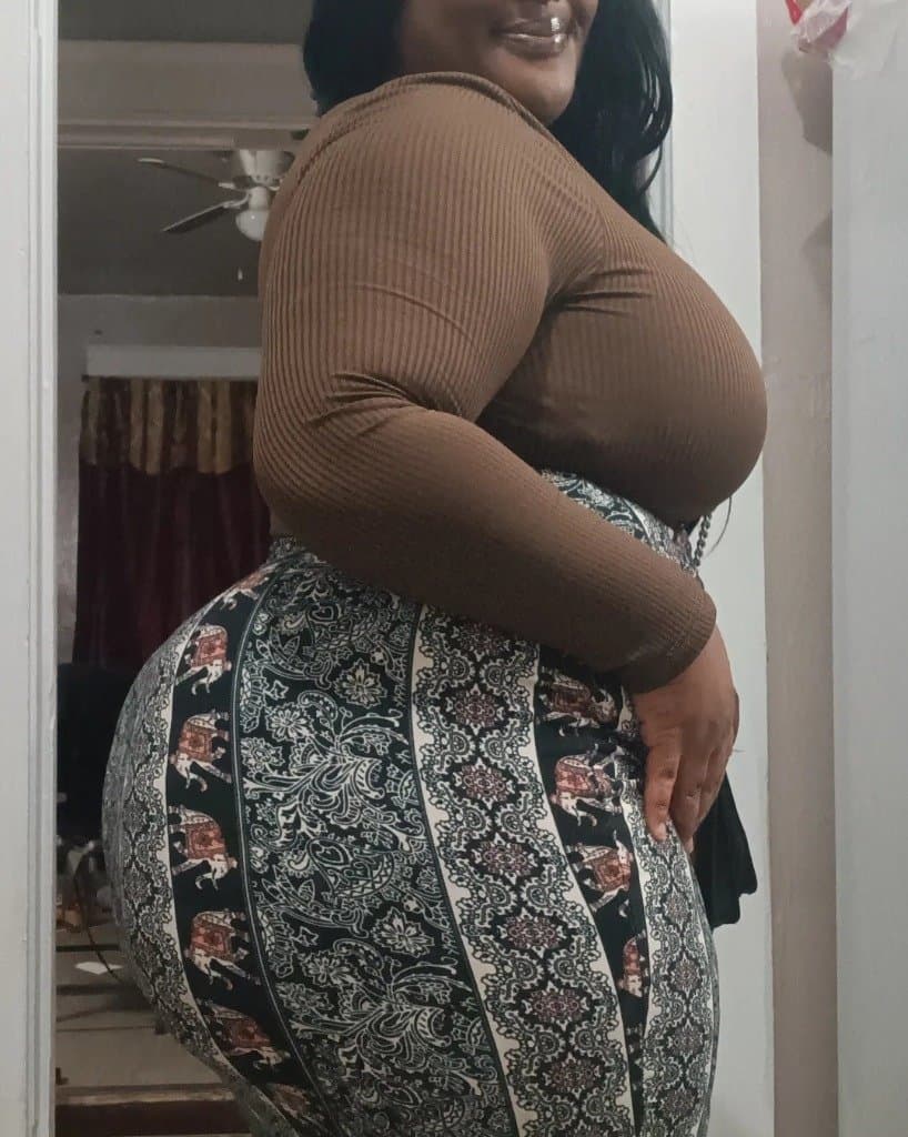 THICK BiG BOOTY MATURE EBONY MOM. MILF COUGARS phone leaked real camera roll