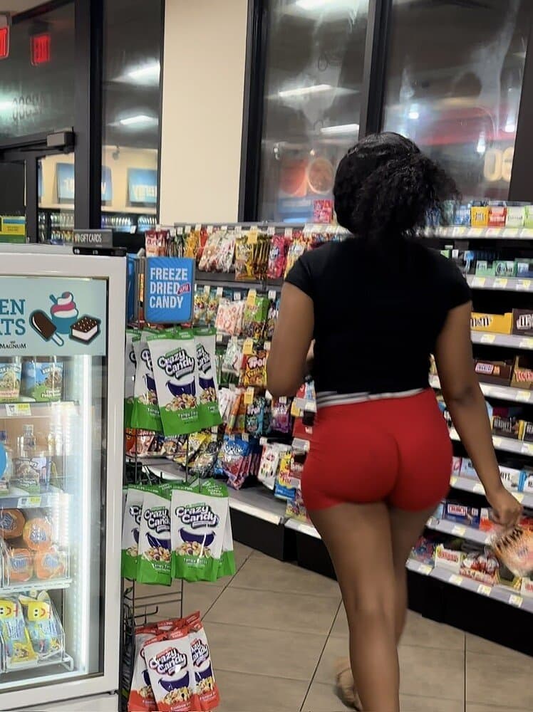 candid lightskin with jiggly ass in tight red booty shorts